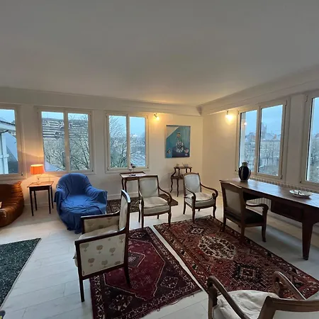 Апартаменты Chateau 147 M²